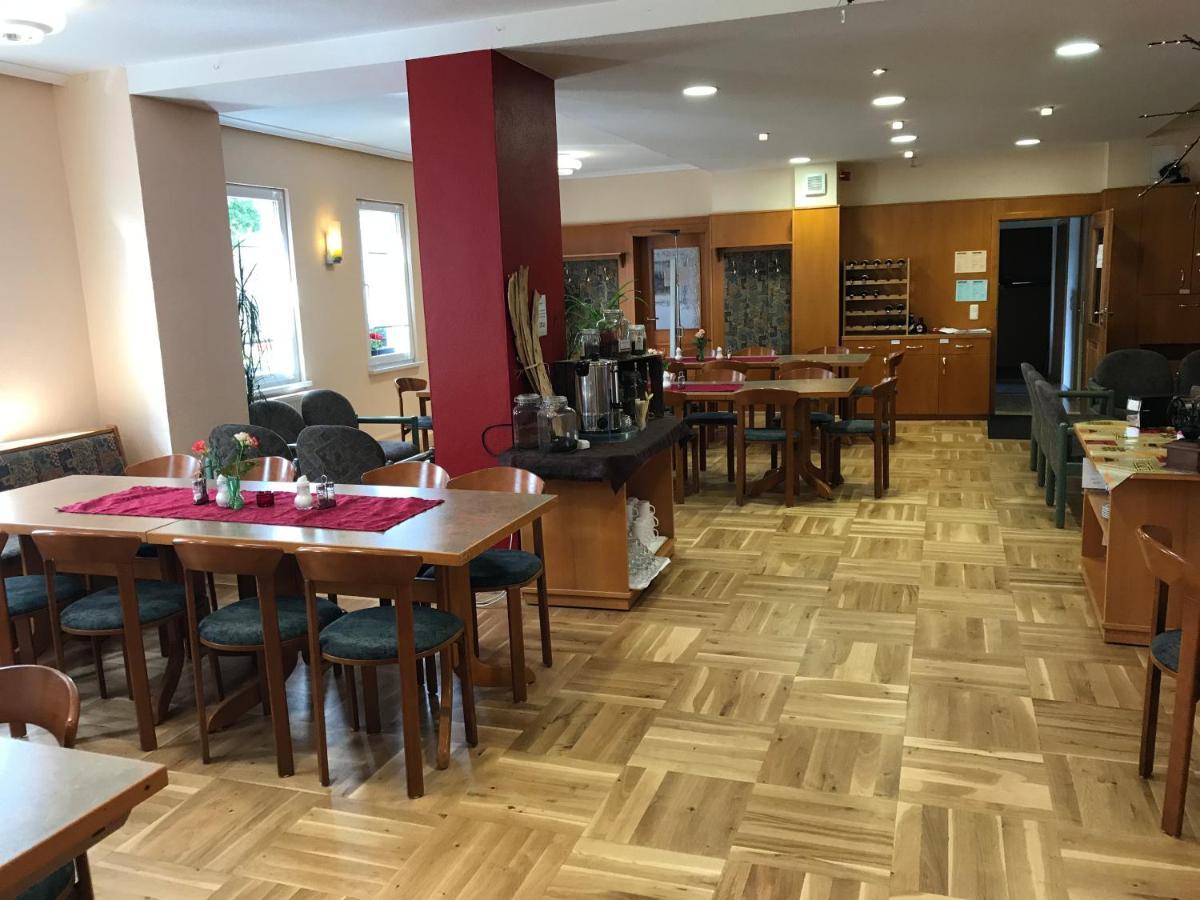 Haus Rosenbaum Gruppenhaus- Begegnungsstaette - Pension Neuhaus am Rennweg Zewnętrze zdjęcie